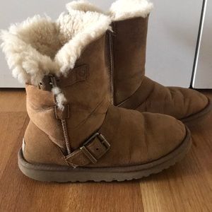 Women’s UGG with buckle in chestnut